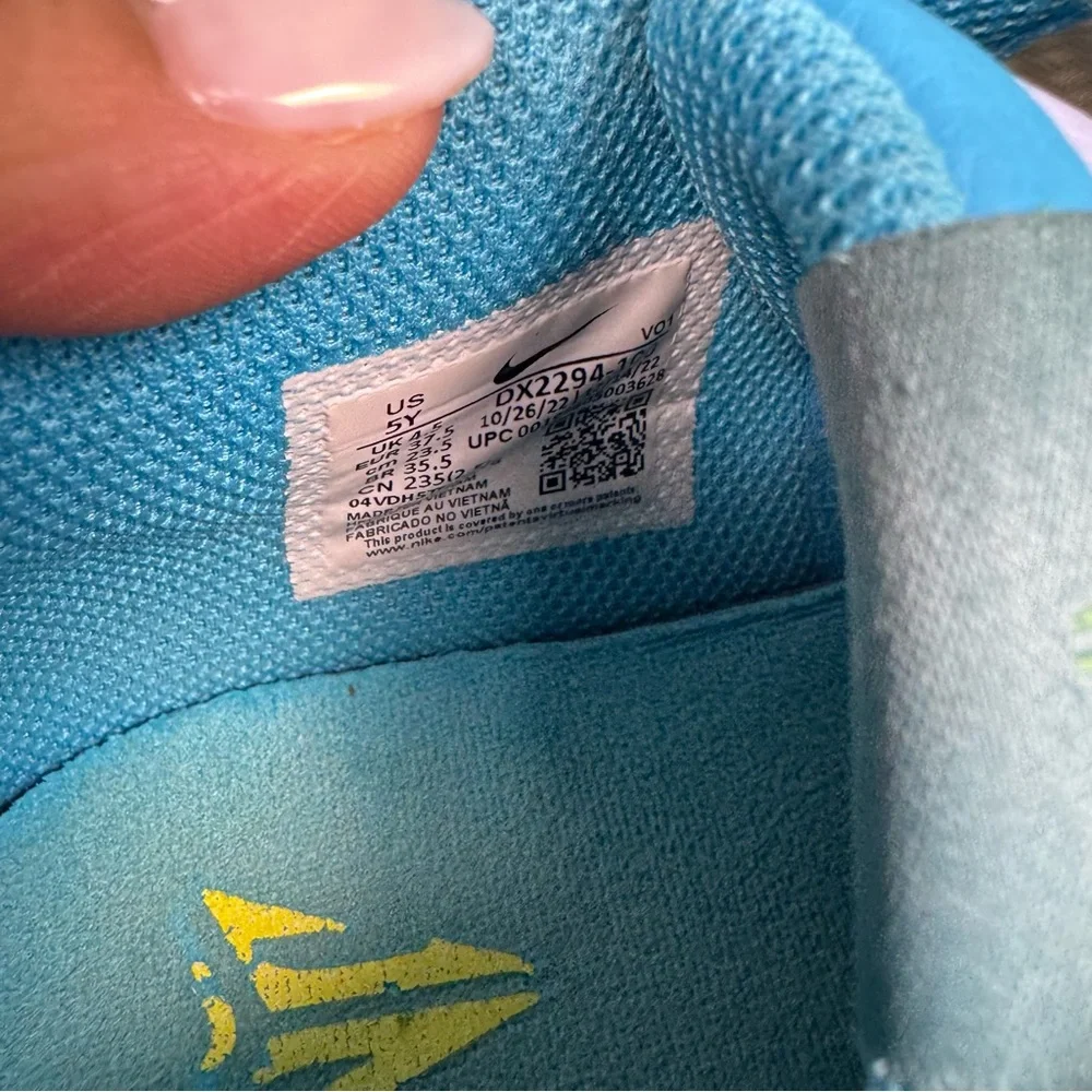 Nike Ja 1 GS Sundial Big Kids Basketball Sneaker, 5 Y/7 W blue yellow green - Picture 10 of 12